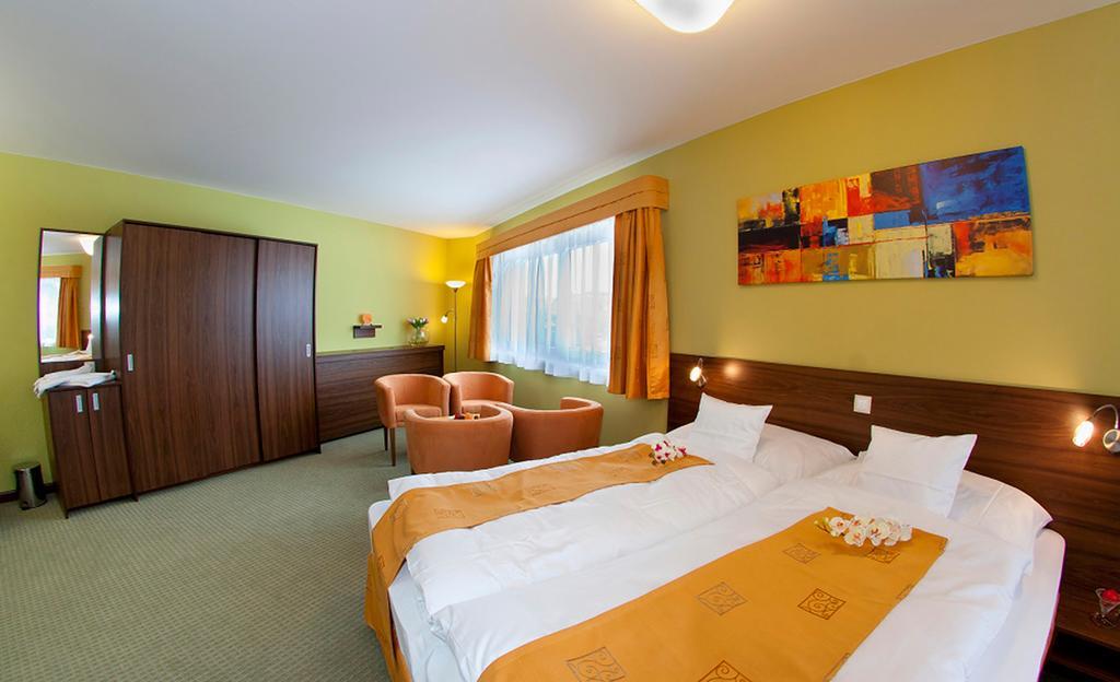 Hotel Active Прахатице Экстерьер фото