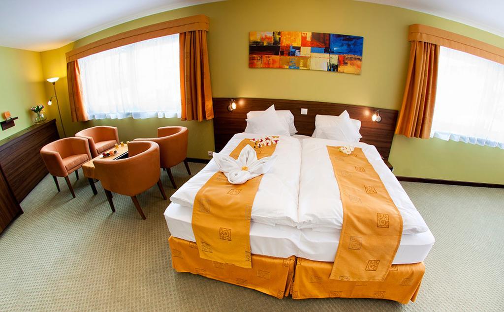 Hotel Active Прахатице Экстерьер фото
